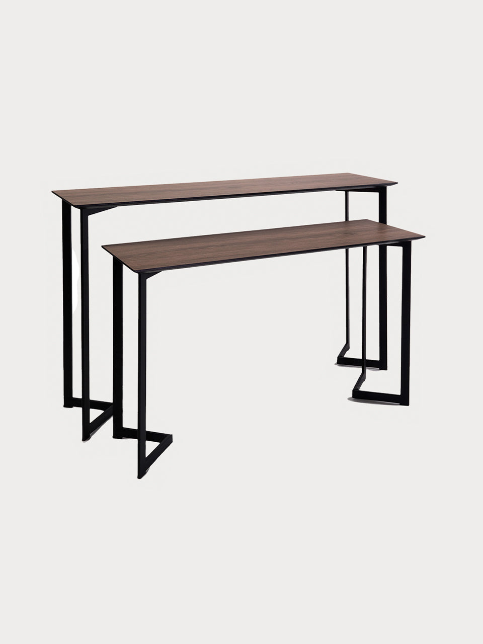 Set doble de consolas chapado en madera con metal en acabado negro