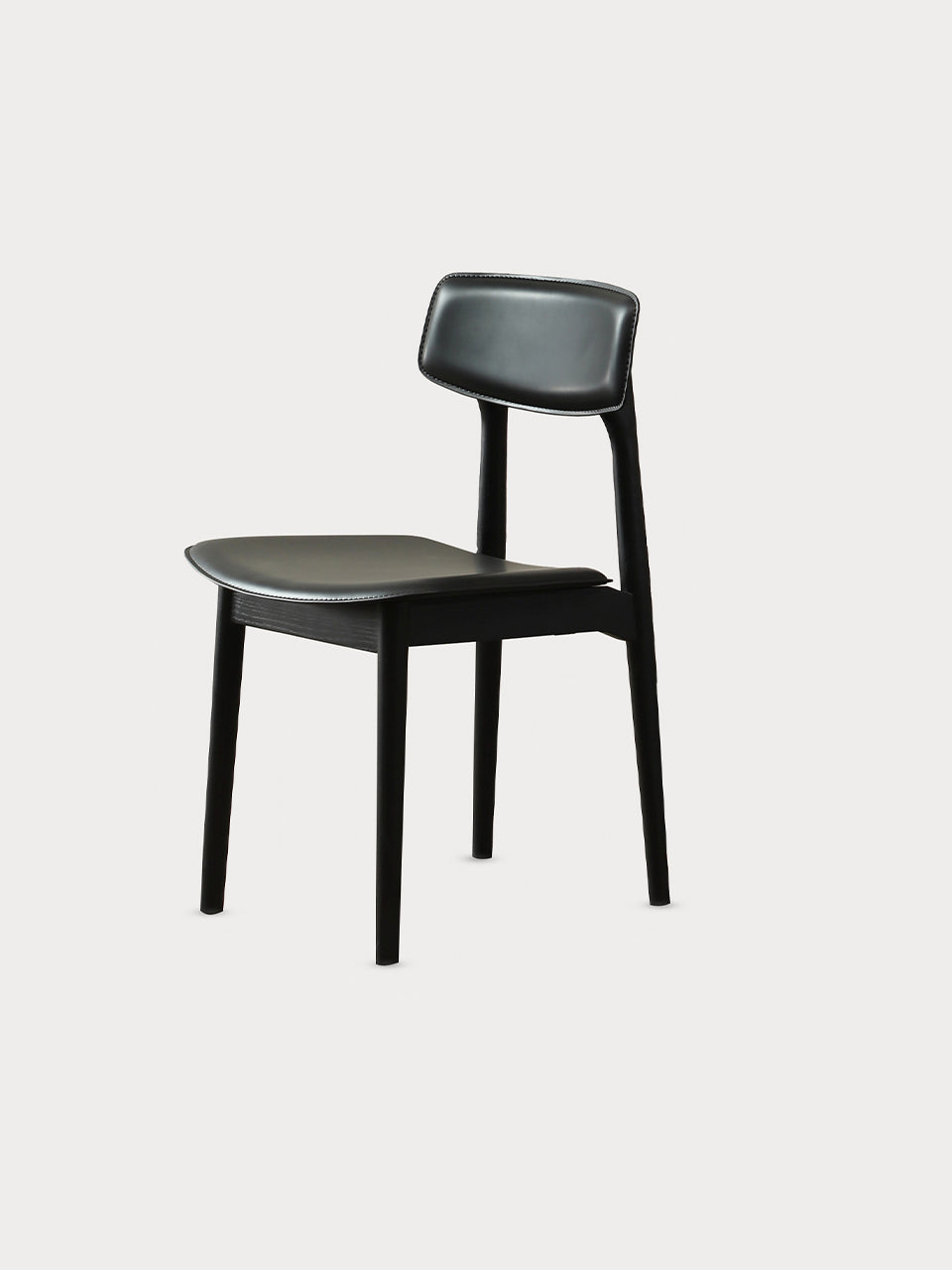 Silla de comedor de madera maciza de fresno y cuero ecológico color negro