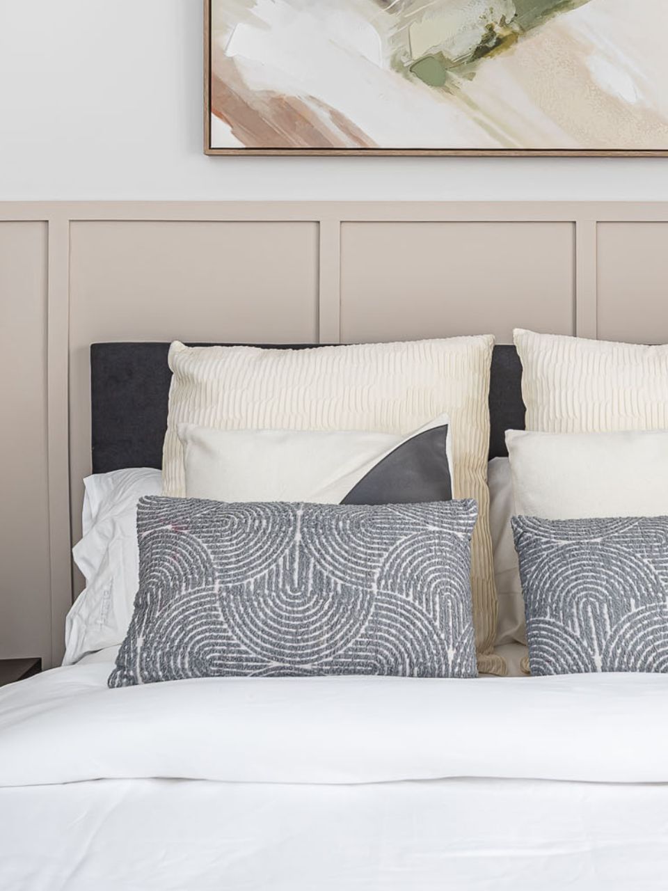 Cojín rectangular con tejido bouclé gris 30 x 50 cm con relleno incluido