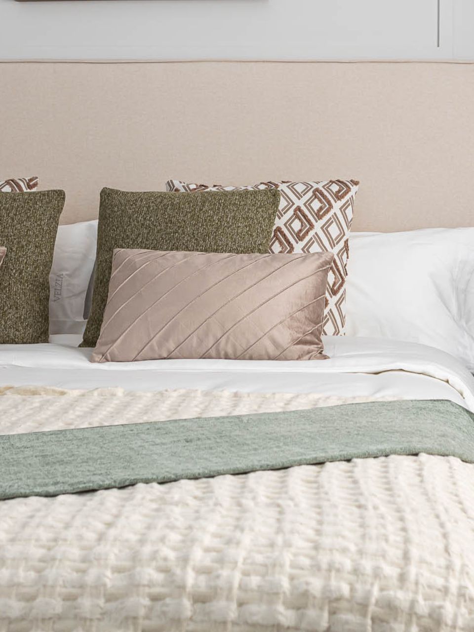 Cojín rectangular de terciopelo 30 x 50 cm con relleno incluido