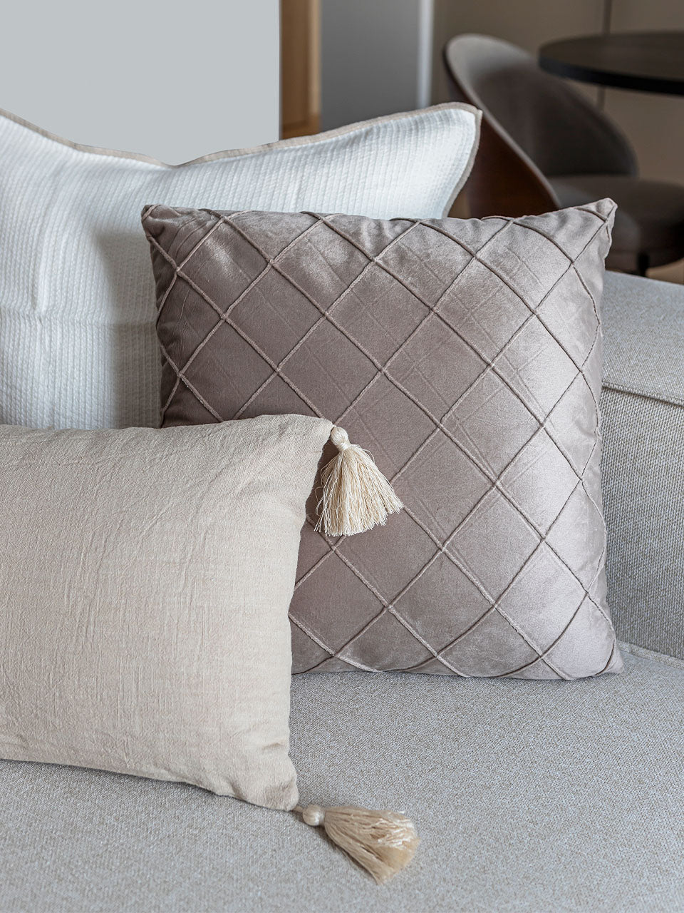 Cojín cuadrado de terciopelo con rombos 45 x 45 cm con relleno incluido