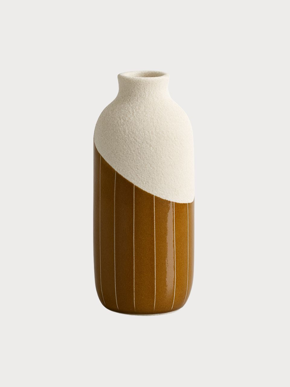 Jarrón de cerámica arenoso.