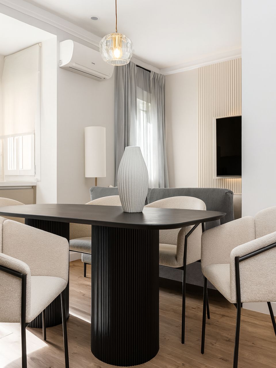 Lámpara de techo colgante de cristal tallado.