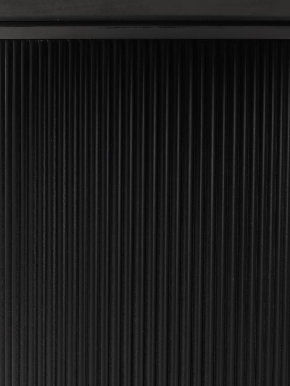 Mesa de comedor redonda de madera acanalada