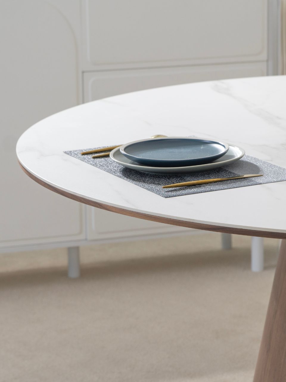Mesa de comedor redonda de madera