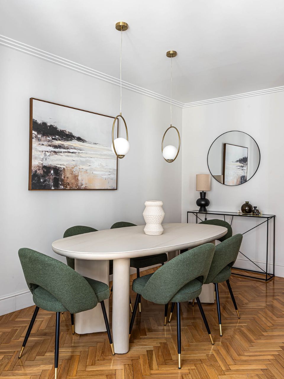 Mesa de comedor ovalada en piedra blanca