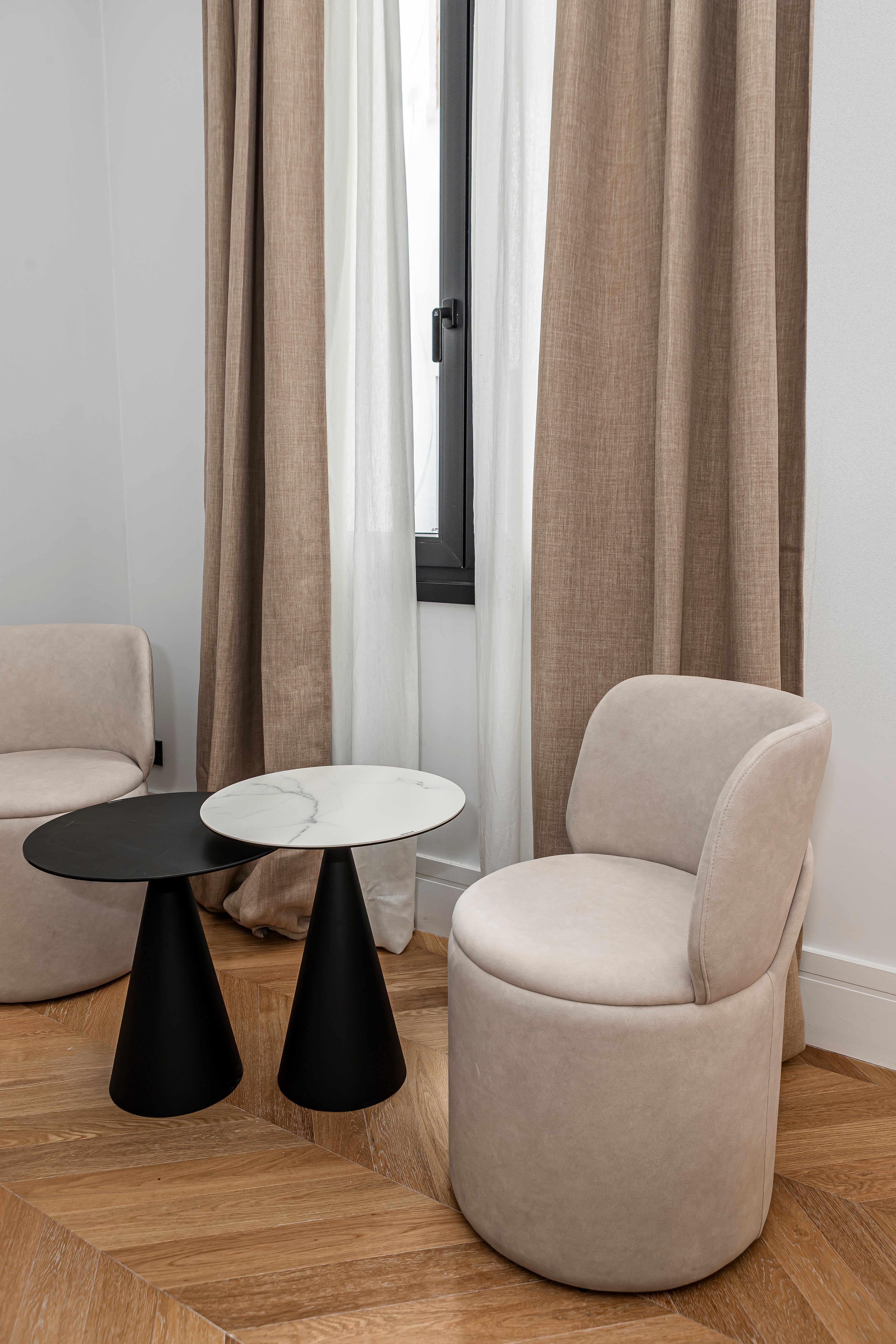 Sillón lounge en dos tipos de acabados.