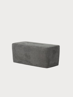Banco rectangular con tejidos de terciopelo y tela.