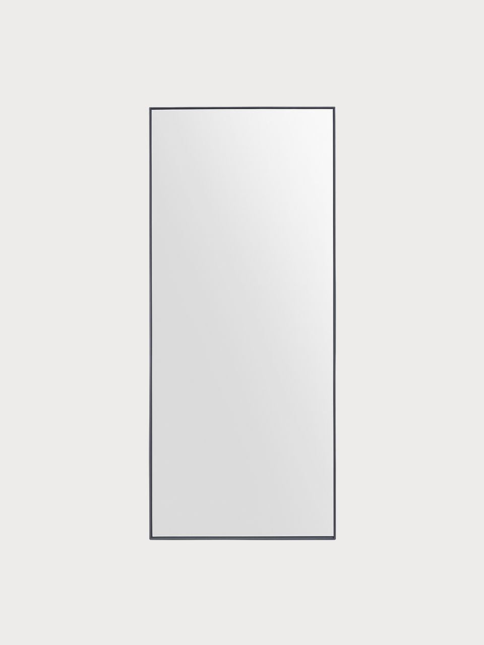 Espejo de pared rectangular con marco negro.