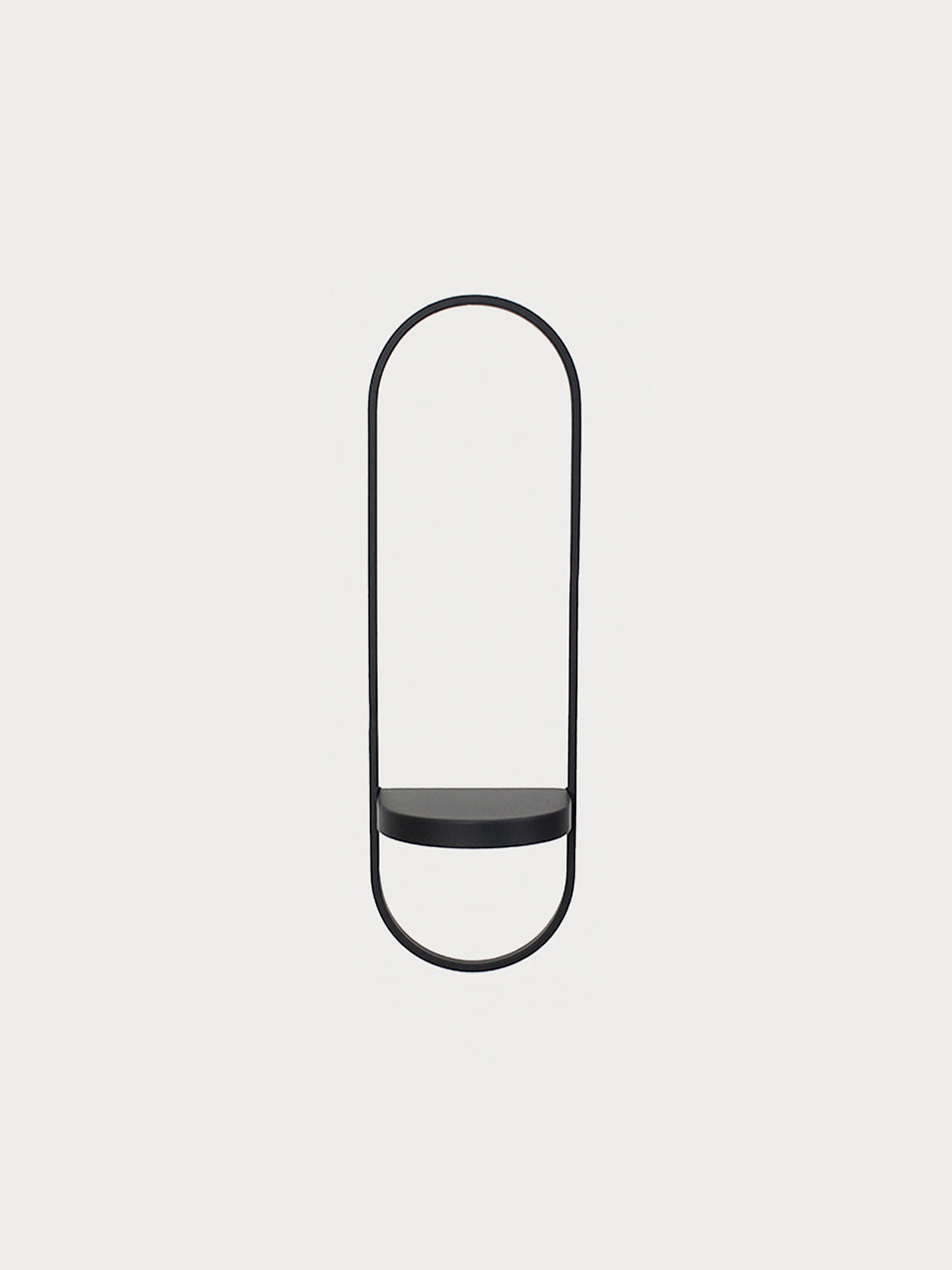 Estantería minimalista en color negro mate con altura de 50cm.