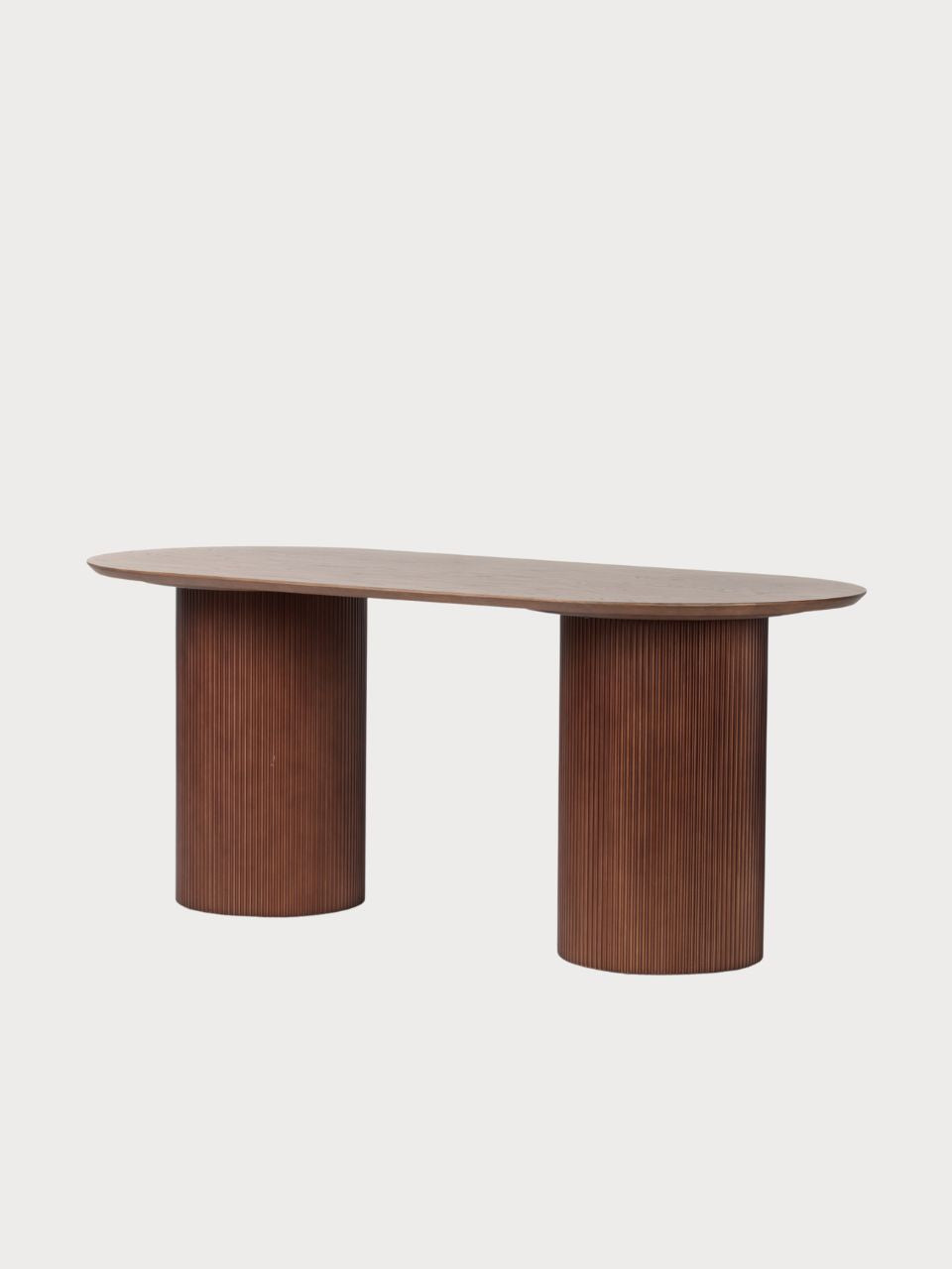 Mesa de comedor de madera acanalada