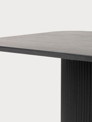 Mesa de comedor rectangular acanalada de madera