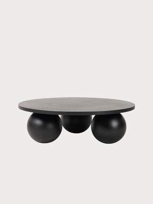 Mesa de centro de diseño con tablero y patas circulares