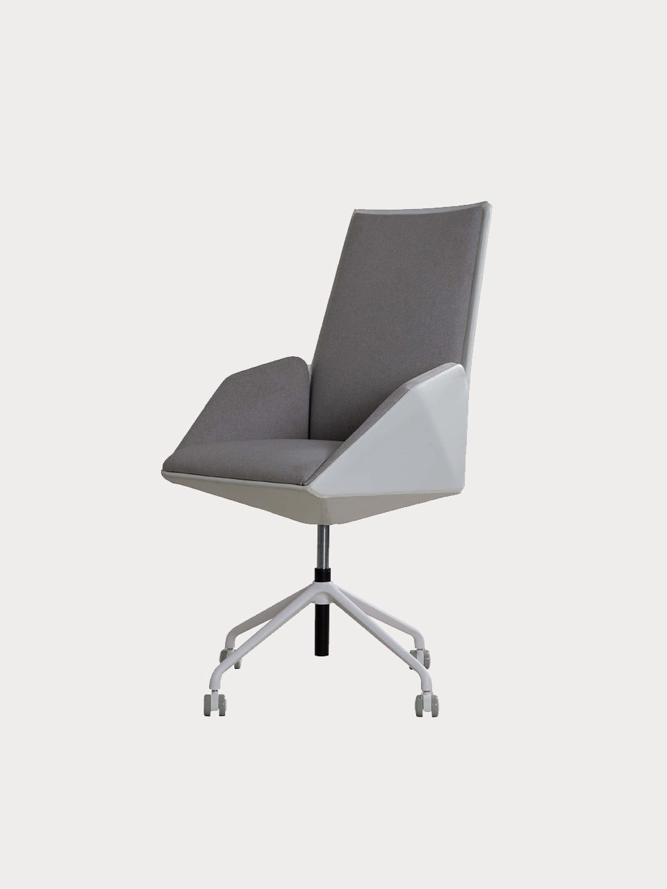 Silla de escritorio en tejido gris y estructura blanca lateral frontal.